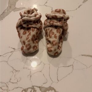Leopard Print Baby Booties ro + me 6-12m